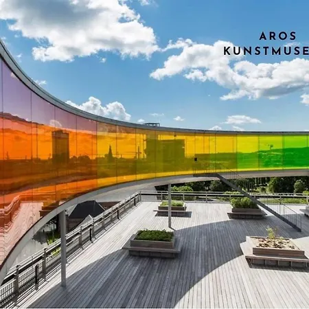 Bo Med Stil Og Udsigt Til Lystbadehavn * Århus