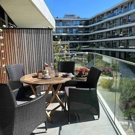 Bo Med Stil Og Udsigt Til Lystbadehavn