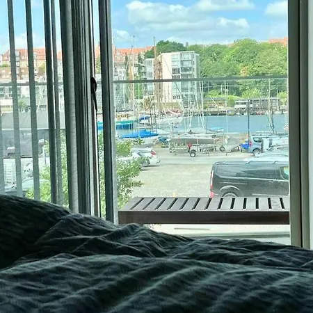 Bo Med Stil Og Udsigt Til Lystbadehavn Lägenhet