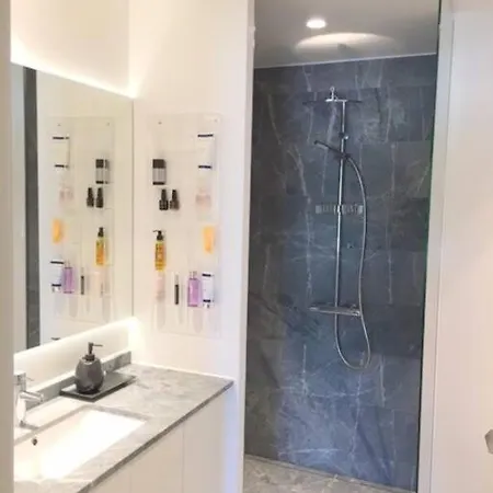 Bo Med Stil Og Udsigt Til Lystbadehavn *