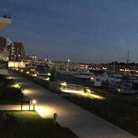 Bo Med Stil Og Udsigt Til Lystbadehavn