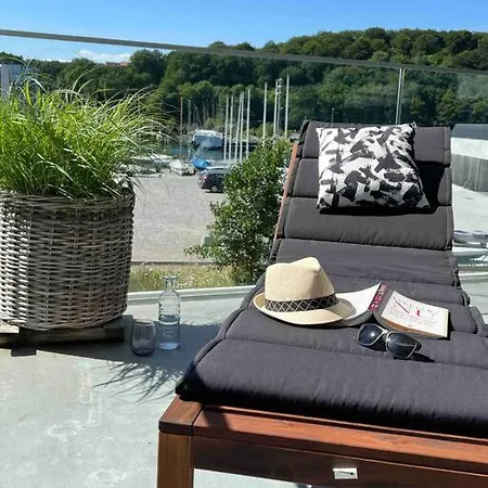 Bo Med Stil Og Udsigt Til Lystbadehavn * Århus