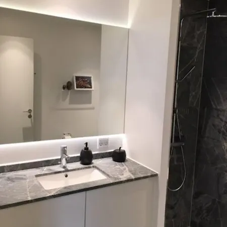 Bo Med Stil Og Udsigt Til Lystbadehavn Lägenhet